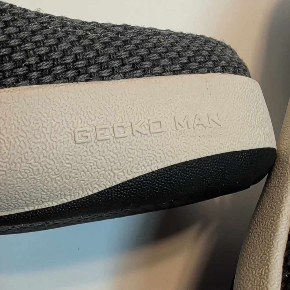 Gecko Man Slip-On Canvas Slippers Size 8